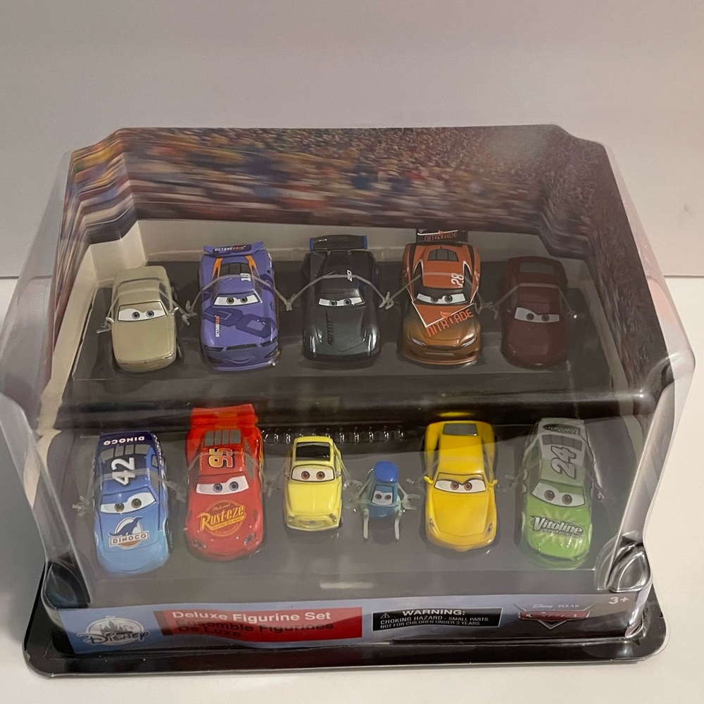 Brand new DISNEY PIXAR CARS Deluxe Figurine Set